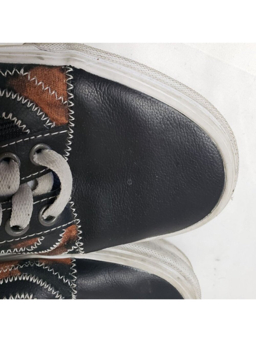 Vans Leather Metal Spiked Low Top Lace Up Sneakers Black/Red Plaid RARE - Picture 7 of 15